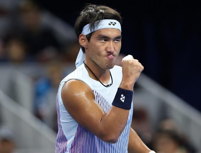 实时比分查询-蒂姆迎来三赛季出色发挥，法国队观众热烈欢呼！观众掌声雷动的简单介绍