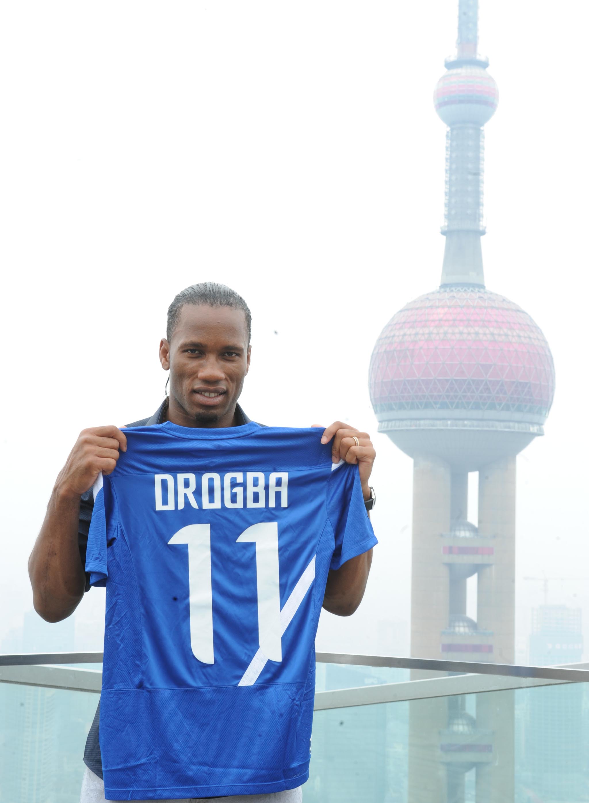 体育赛事直播-TES不断突破！，德罗巴连续十场比赛得分超过重返赛场再创辉煌时刻的简单介绍