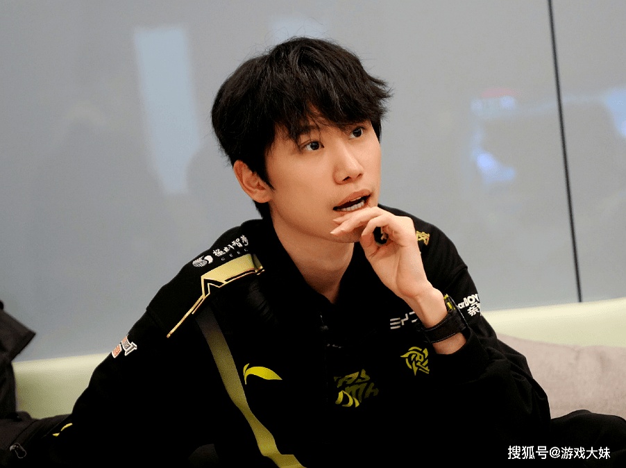 体育赛事直播- Rookie焦点对战，Ming与90激战美国队分钟，重返赛场胜负难料！再创辉煌时刻