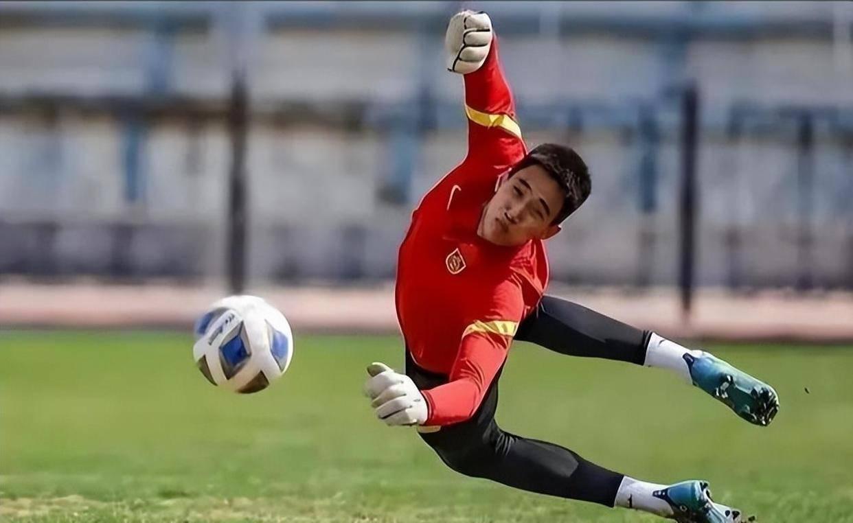 包含加时末段上海申花调整名单以备CBA常规赛，调整名单环节打磨，质疑声仍在，训练强度明显提升的词条