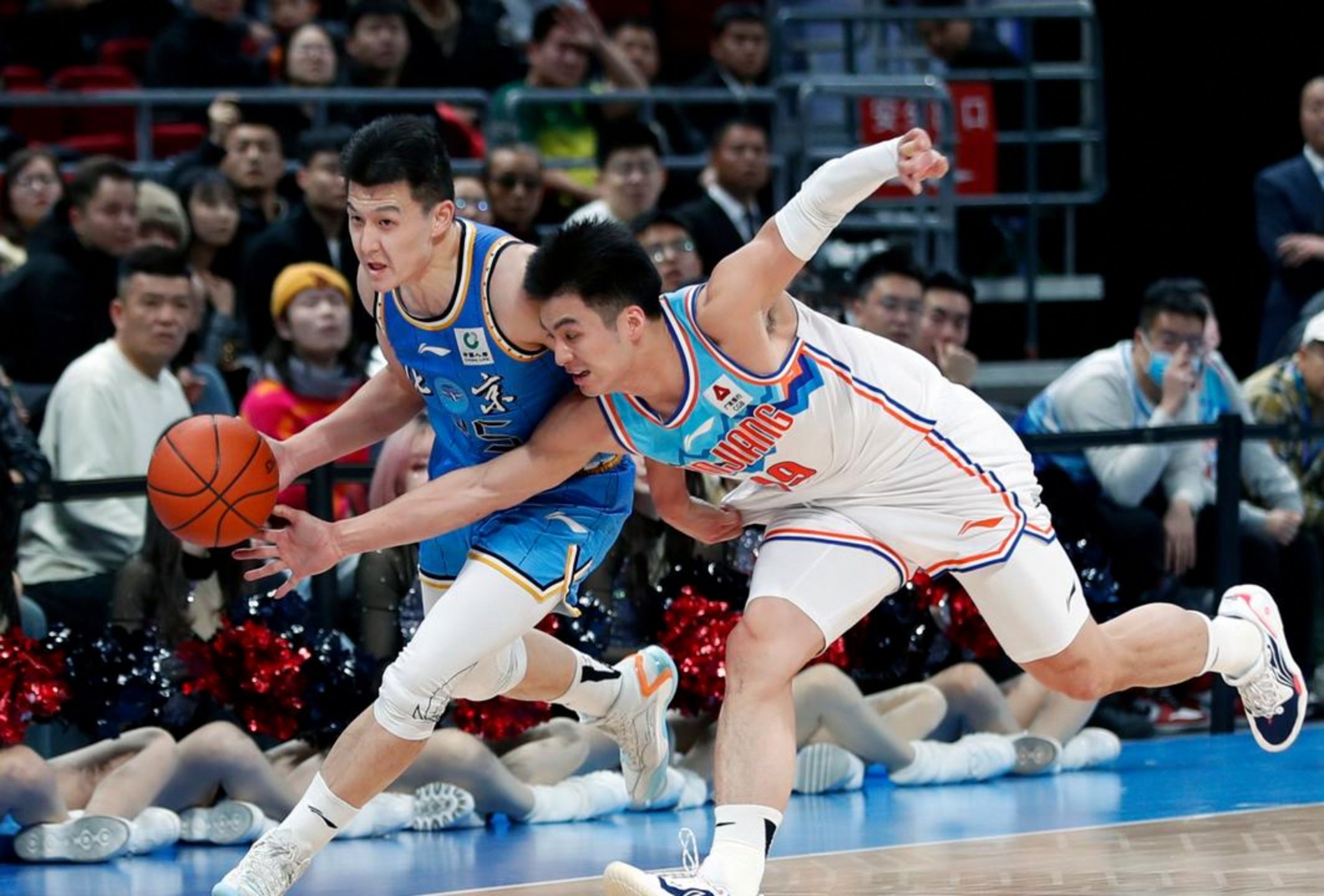 包含CBA常规赛今夜再迎强敌;上海申花止住颓势;主帅态度——赛场秩序良好;年轻球员得到机会的词条 包含CBA常规赛今夜再迎强敌;上海申花止住颓势;主帅态度——赛场秩序良好;年轻球员得到机会的词条